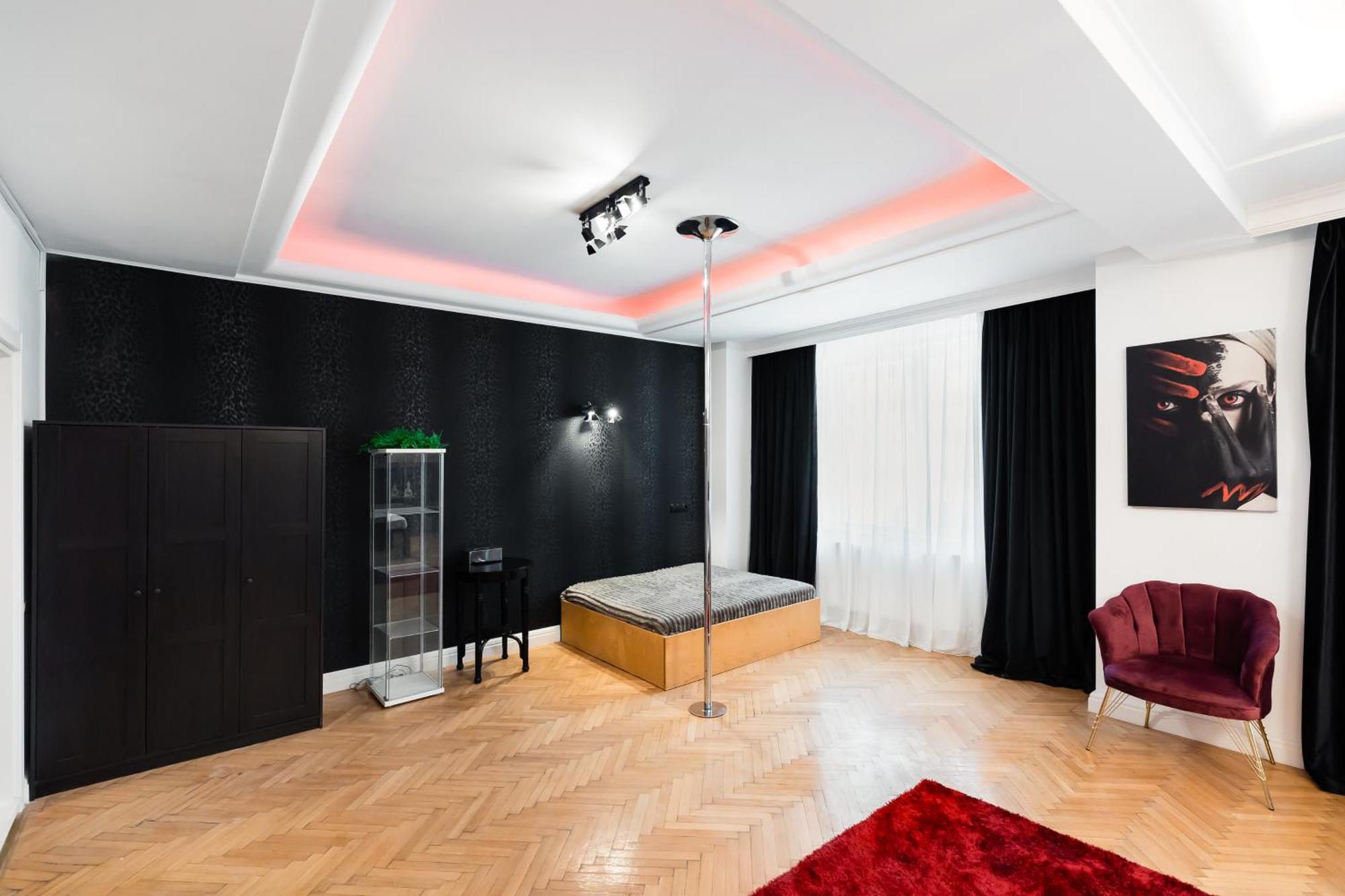 Central Studios In Piata Romana Bukarest Rum bild