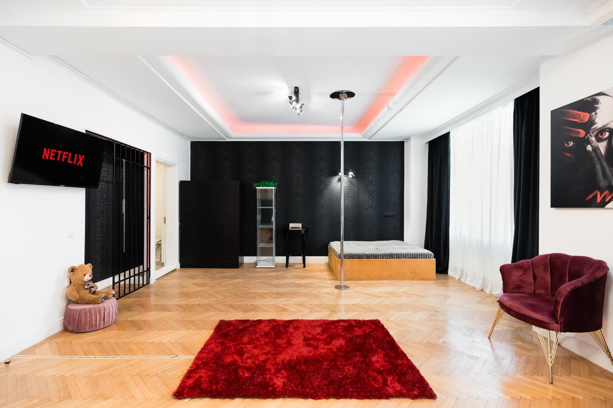 Central Studios In Piata Romana Bukarest Exteriör bild